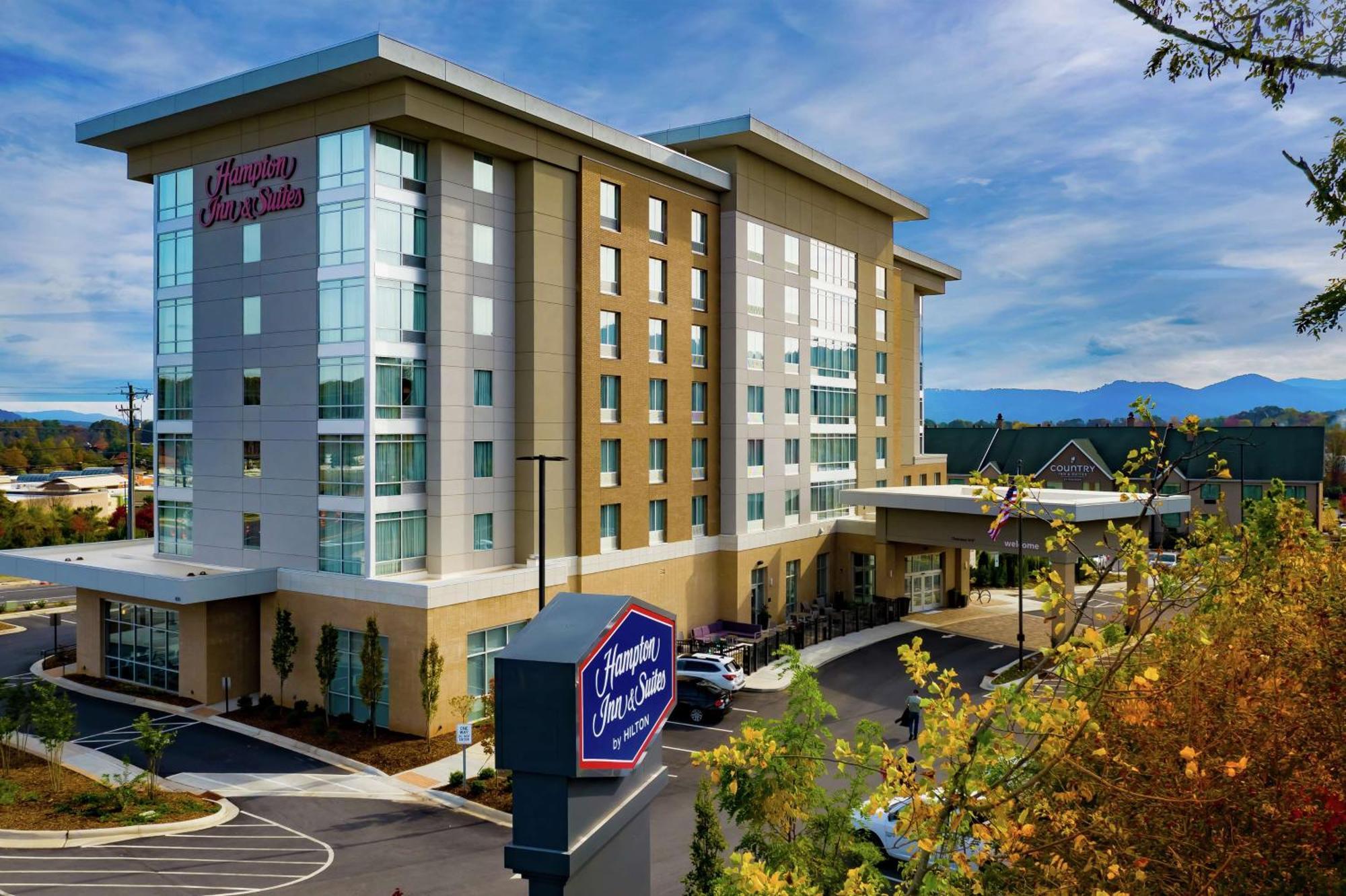 Hampton & Biltmore Area Hotel 3*